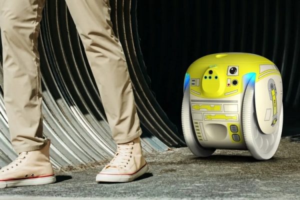 Piaggio Fast Forward G1T4 M1N1: Finally, A Real-Life Star Wars Droid to Follow You Around