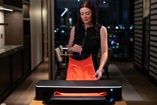Einsen Automated Iron Makes Pressing Your Clothes Easier Than Ever